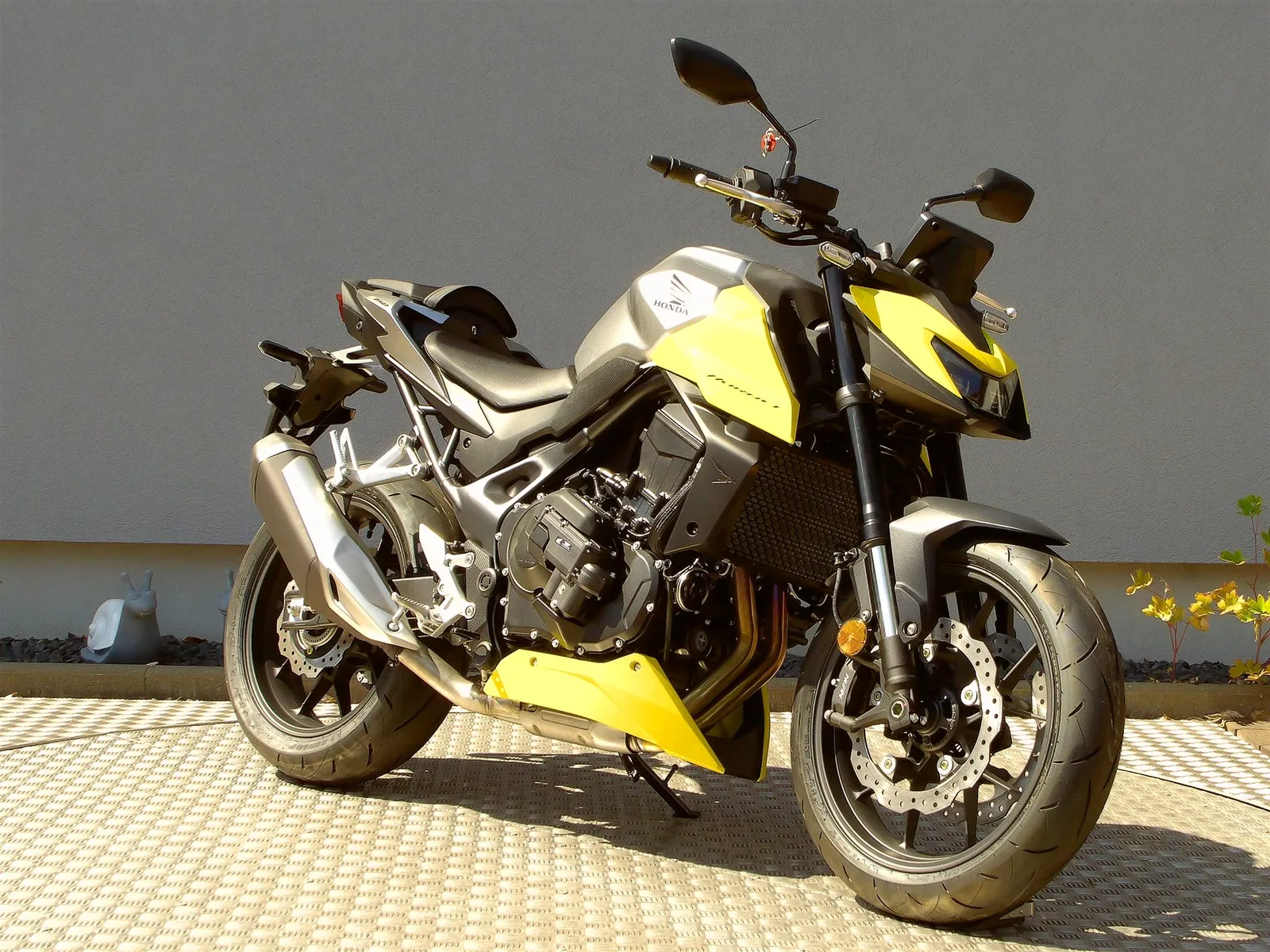 Honda CB750 Hornet E-Clutch
