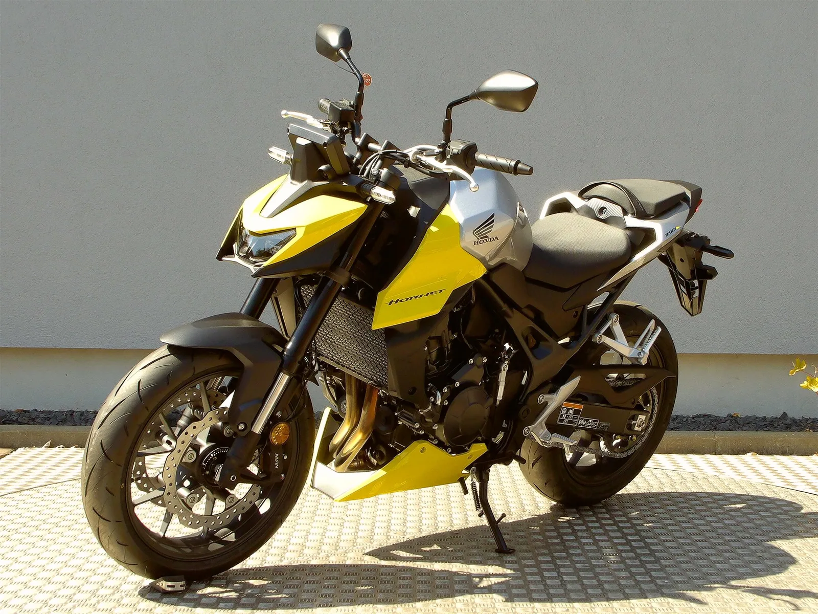 Honda CB750 Hornet E-Clutch