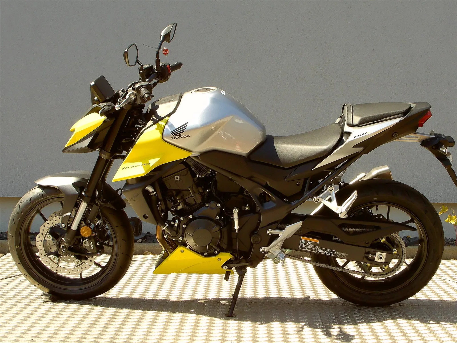 Honda CB750 Hornet E-Clutch