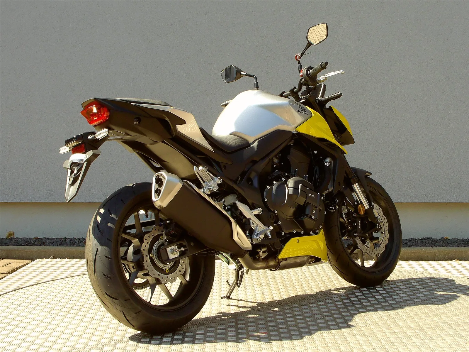 Honda CB750 Hornet E-Clutch