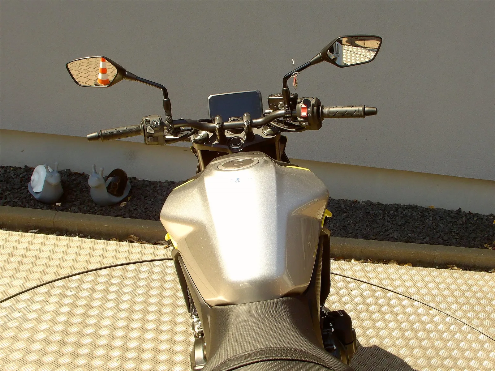 Honda CB750 Hornet E-Clutch