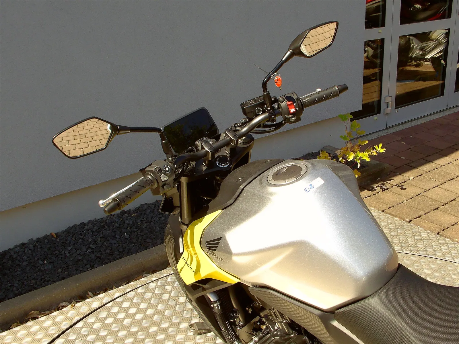Honda CB750 Hornet E-Clutch