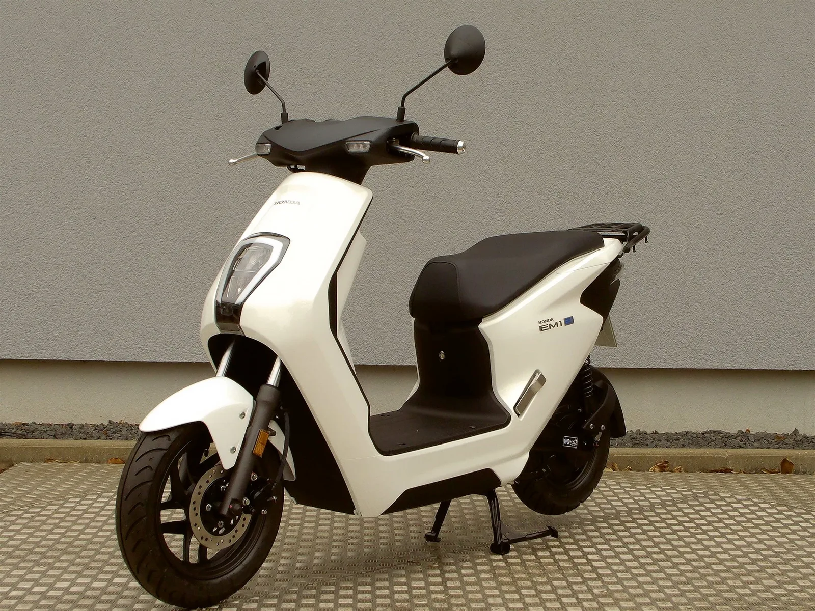 Honda EM1 e