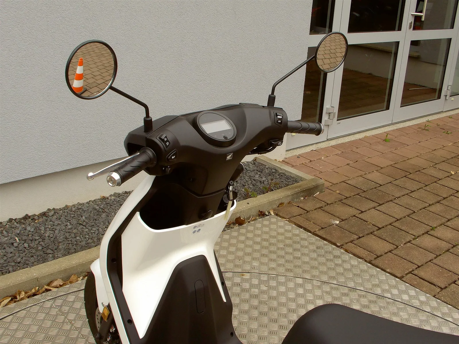 Honda EM1 e