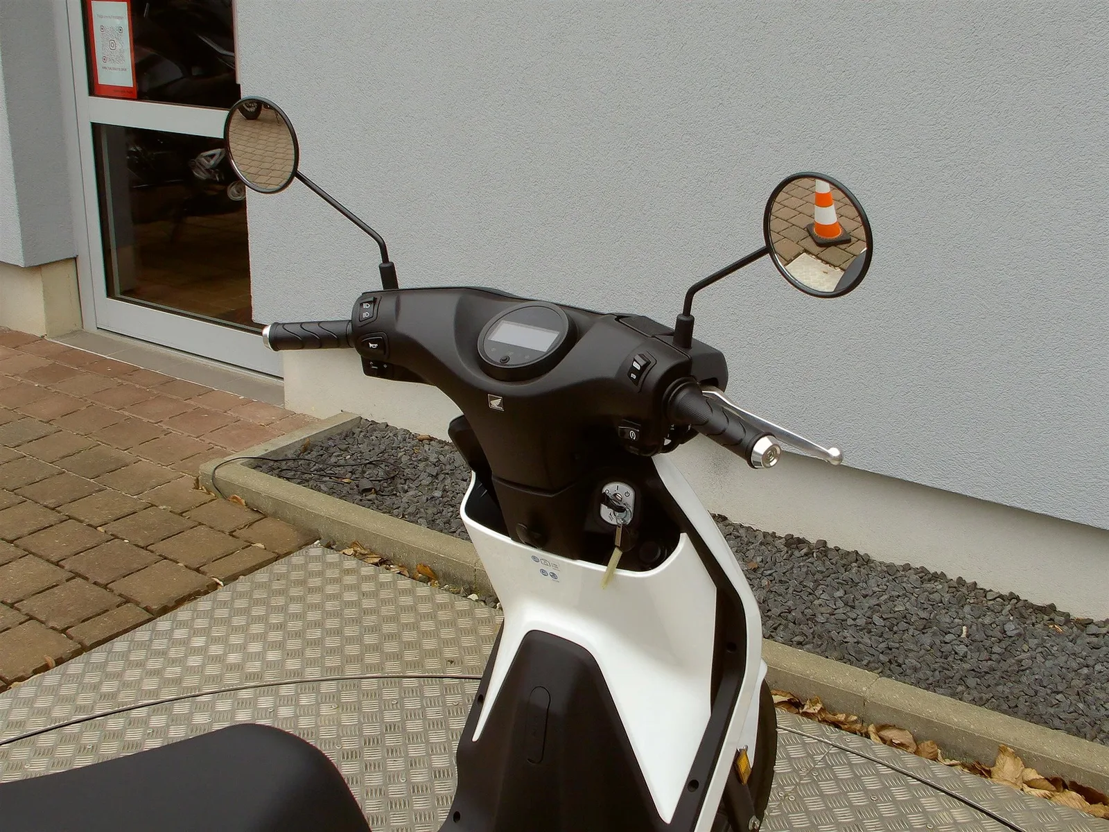 Honda EM1 e