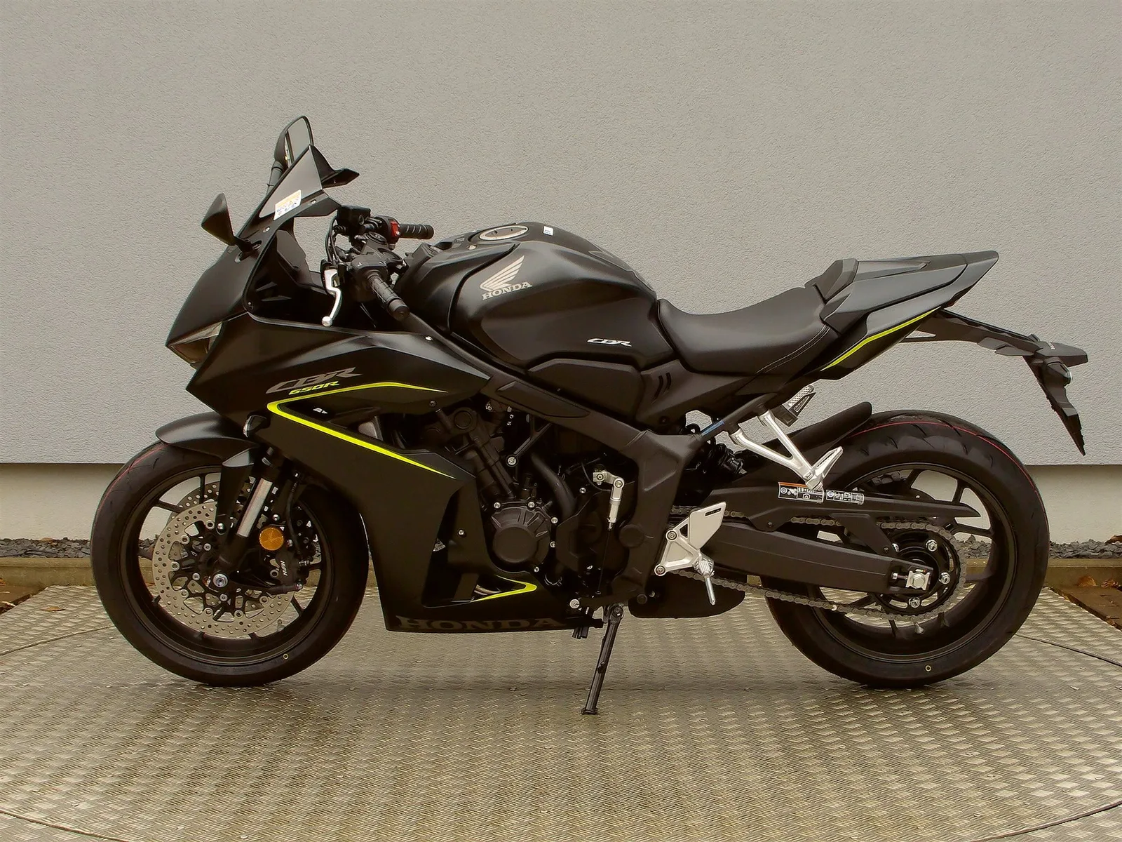 Honda CBR650R E-Clutch
