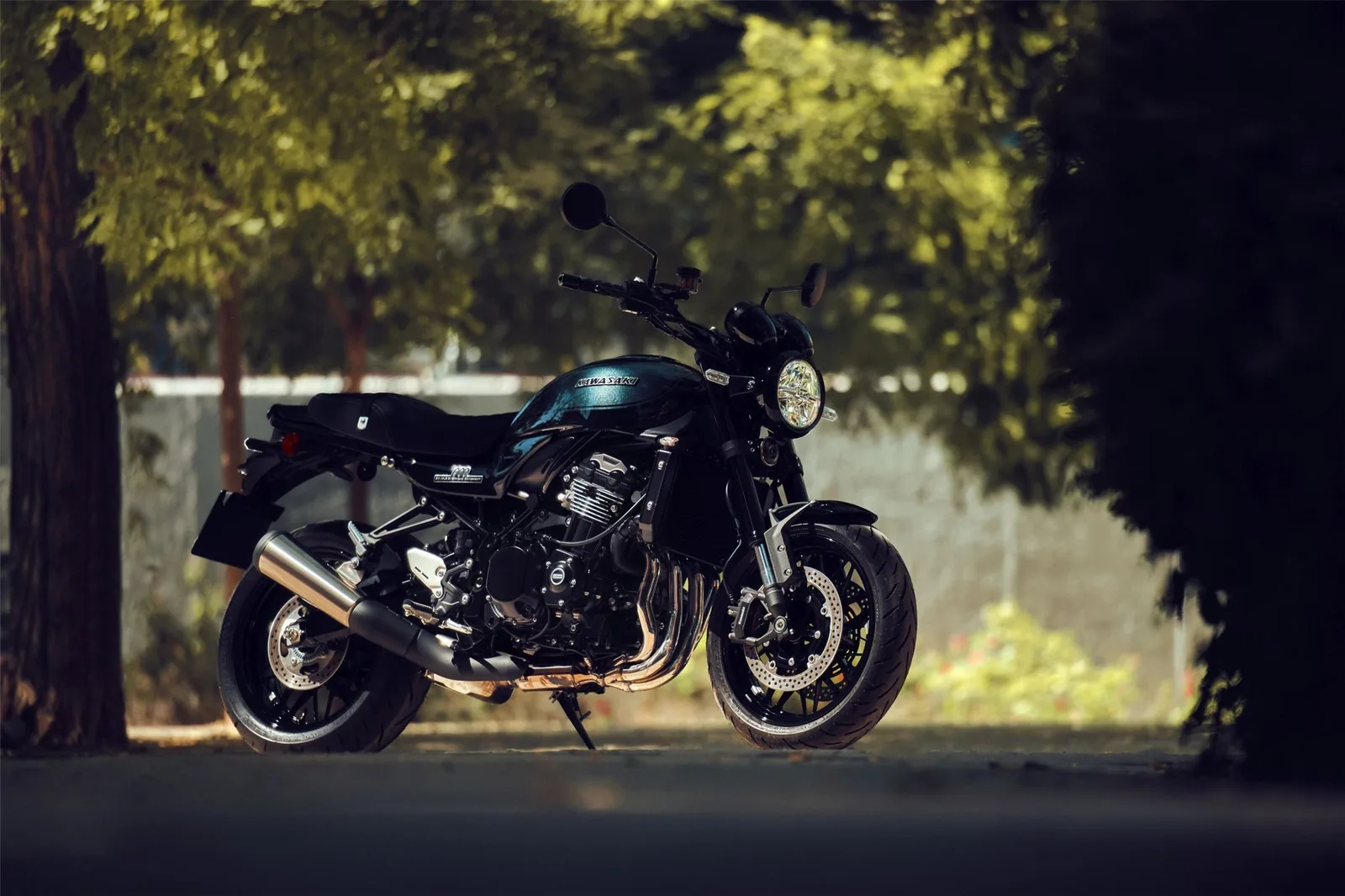 Kawasaki Z900 RS Black Ball Edition
