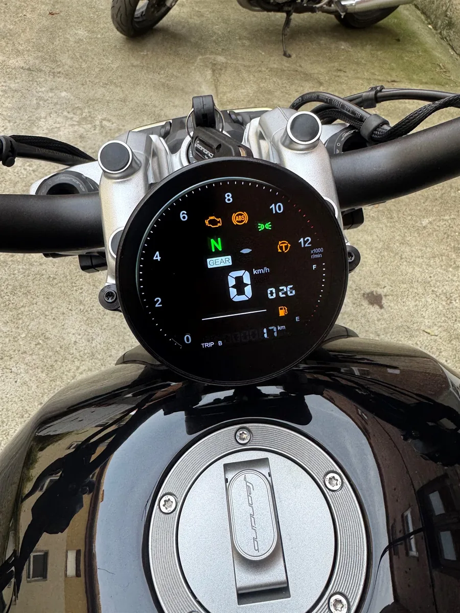Benelli Leoncino Bobber 400