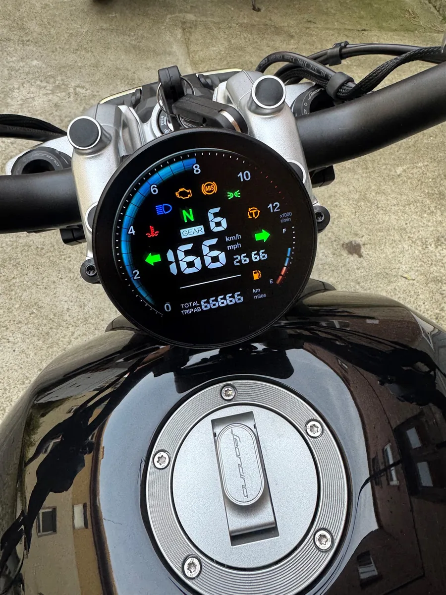 Benelli Leoncino Bobber 400