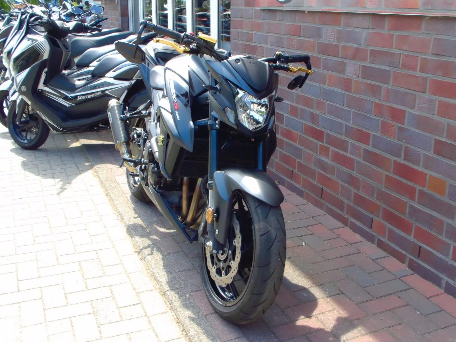 Suzuki GSX-S750
