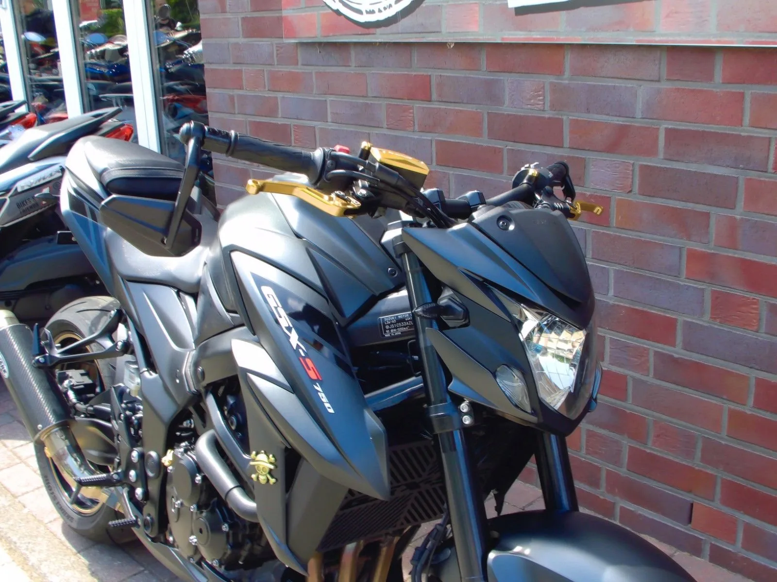 Suzuki GSX-S750