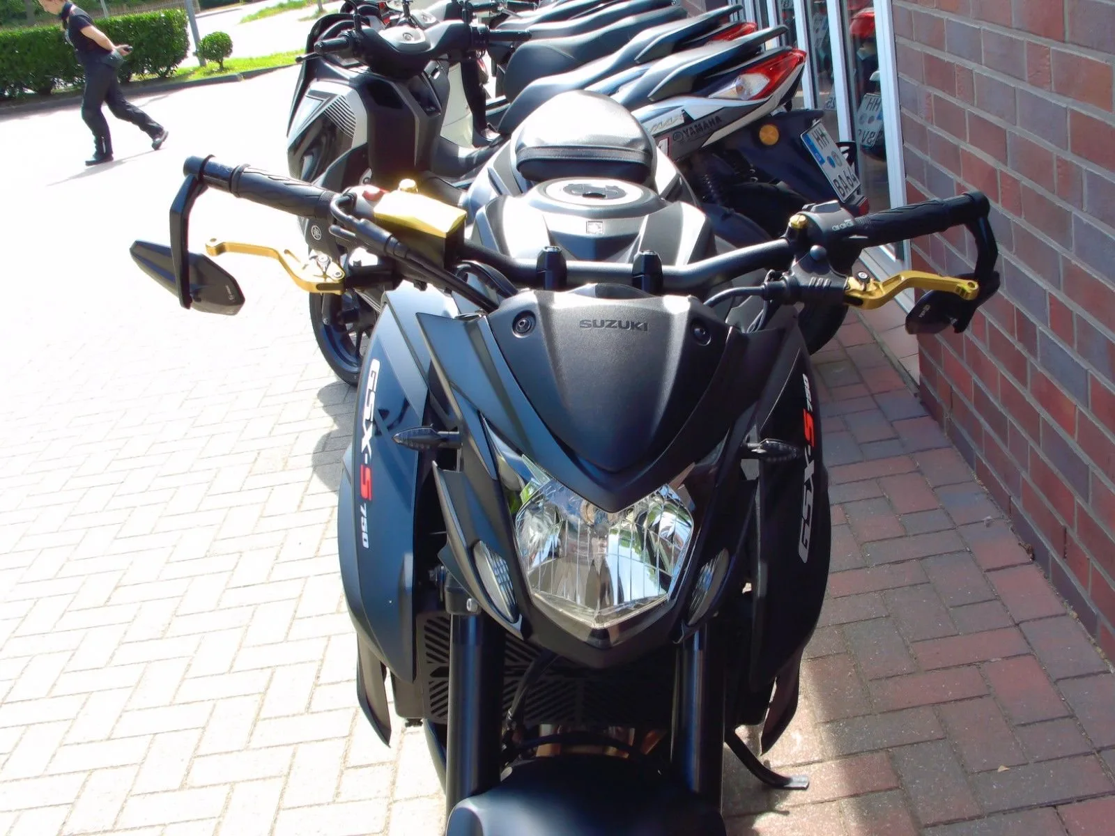 Suzuki GSX-S750