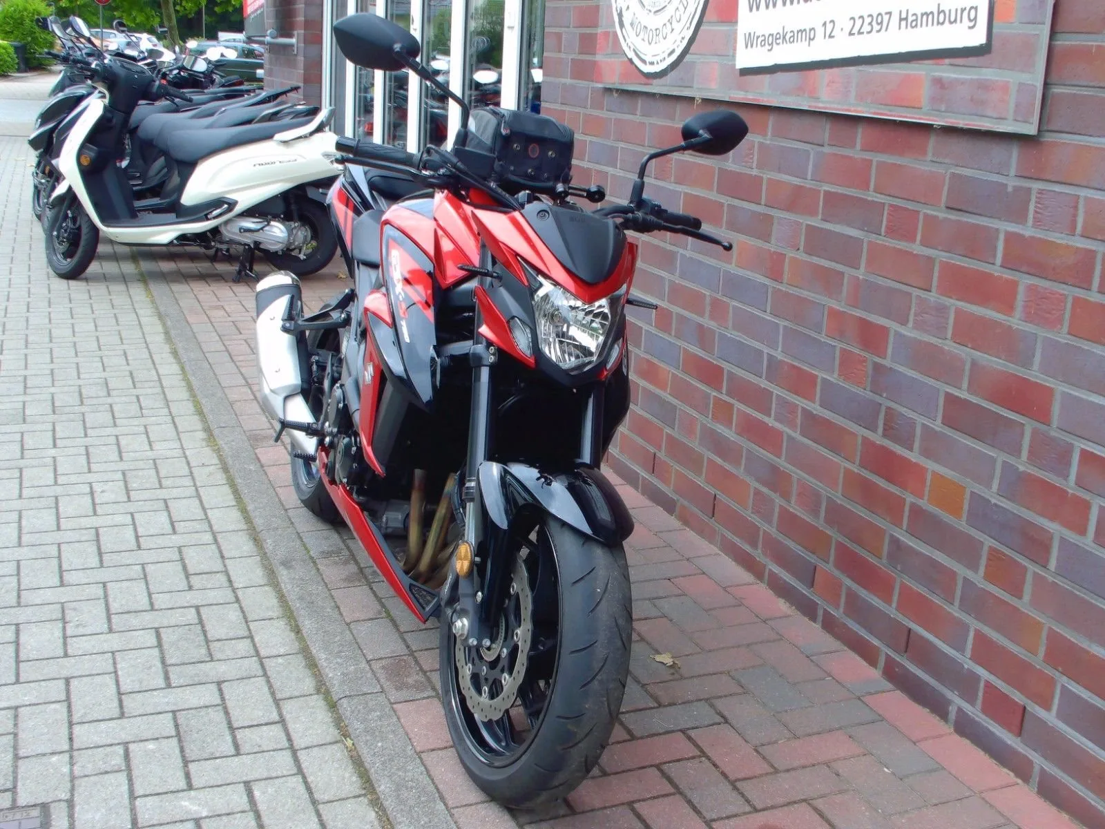 Suzuki GSX-S750