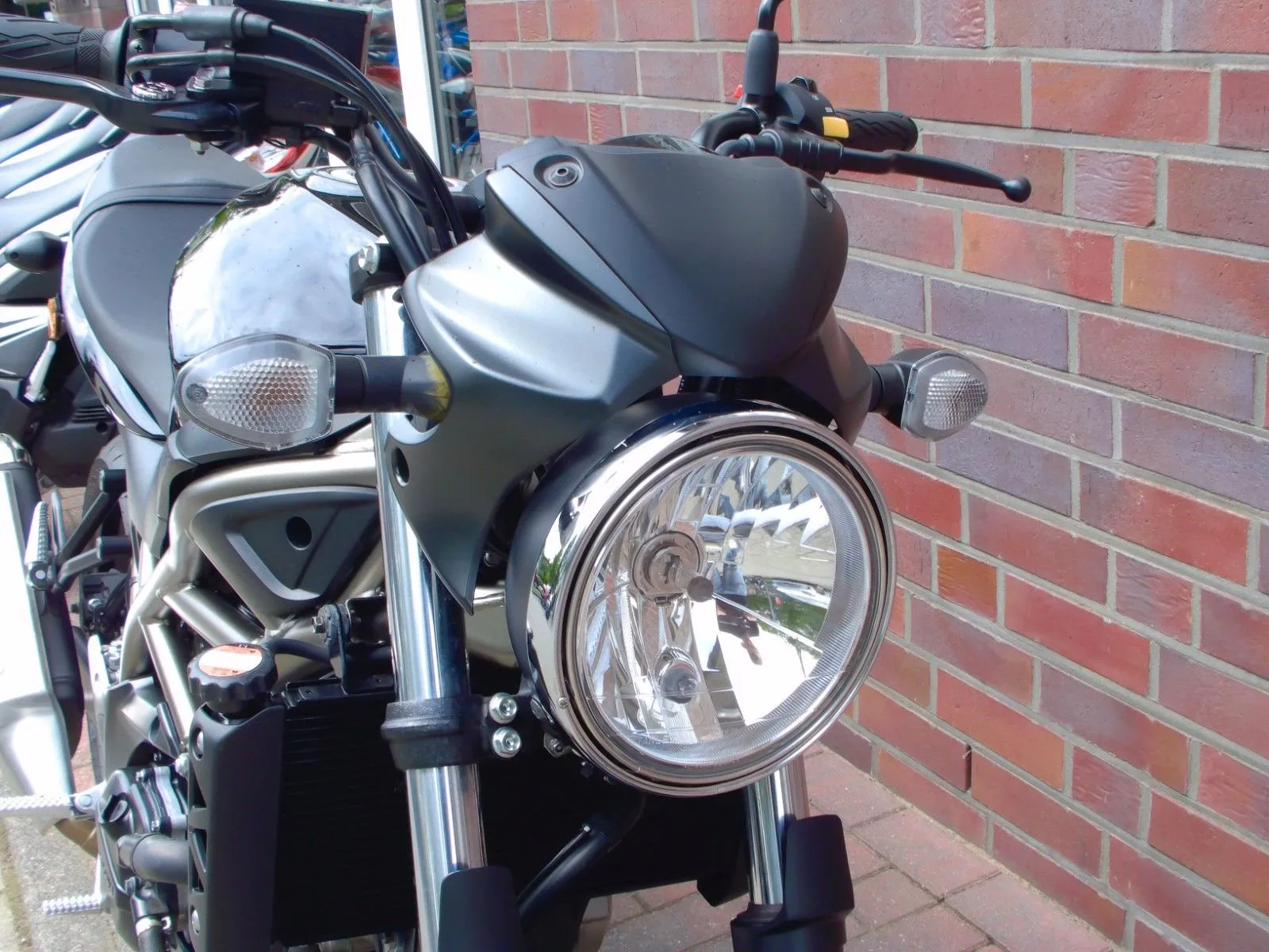 Suzuki SV650 ABS 1. Hand