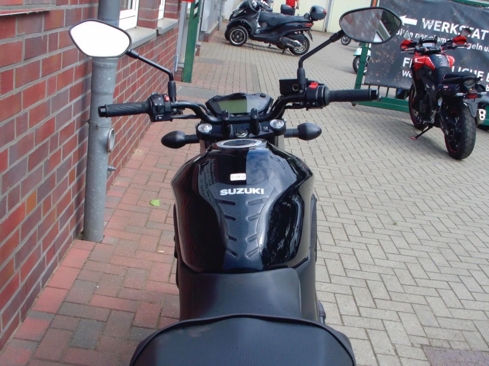Suzuki SV650 ABS 1. Hand