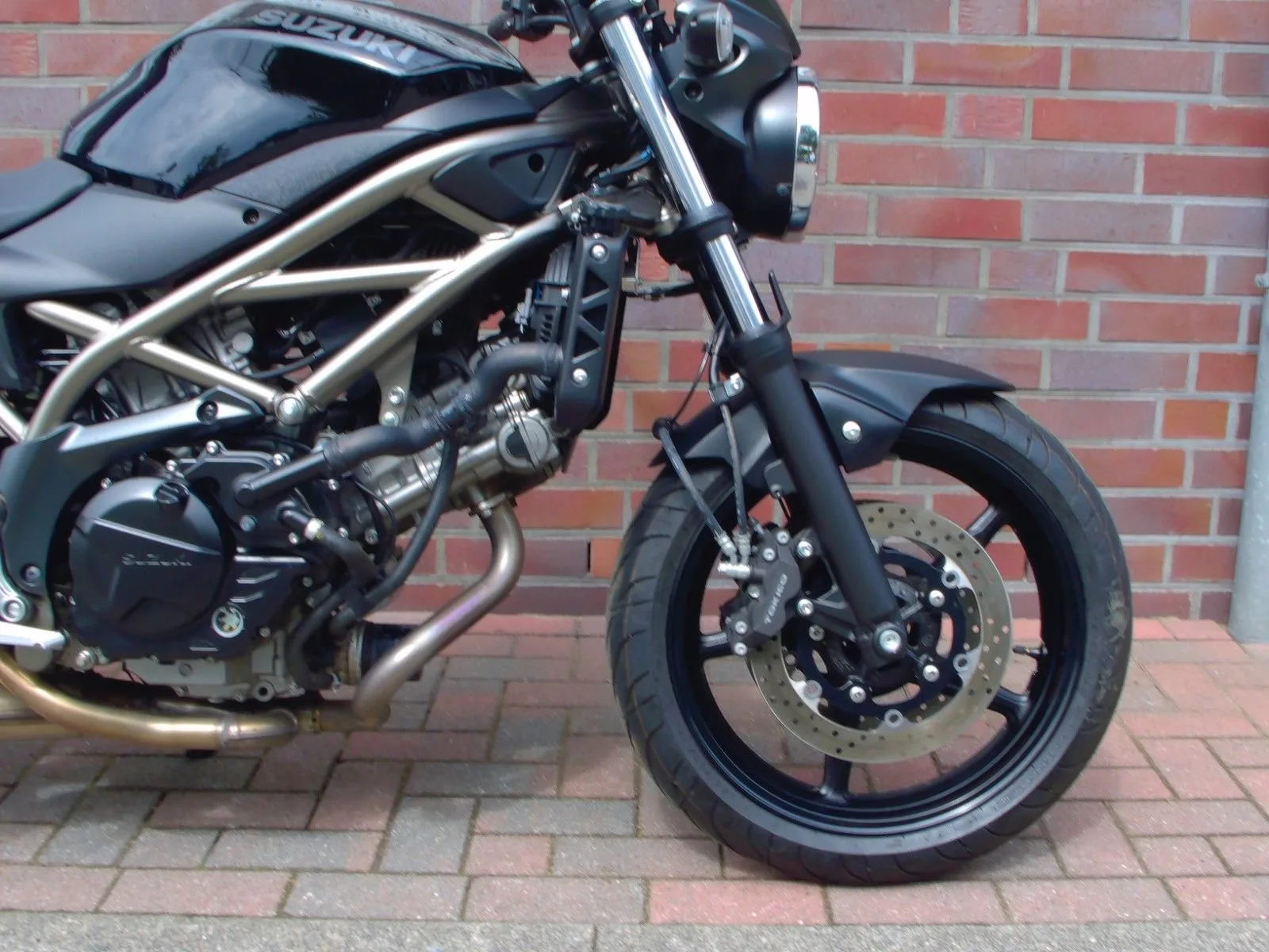 Suzuki SV650 ABS 1. Hand