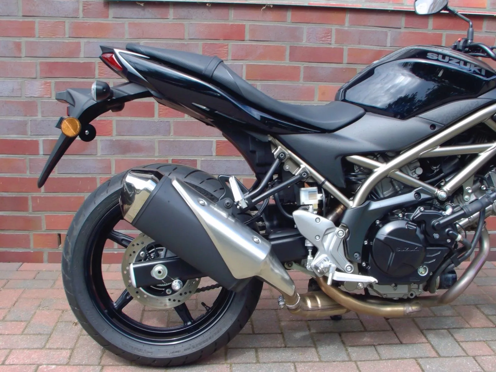Suzuki SV650 ABS 1. Hand