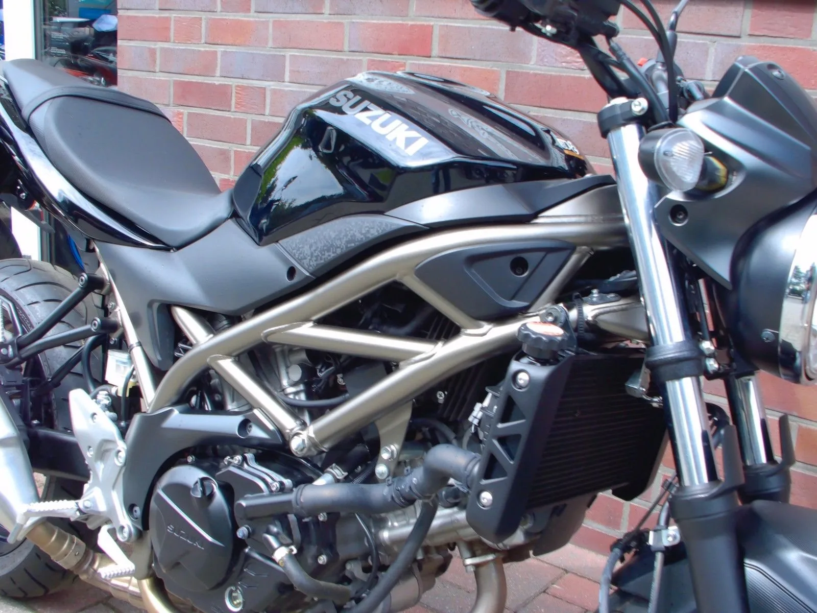 Suzuki SV650 ABS 1. Hand