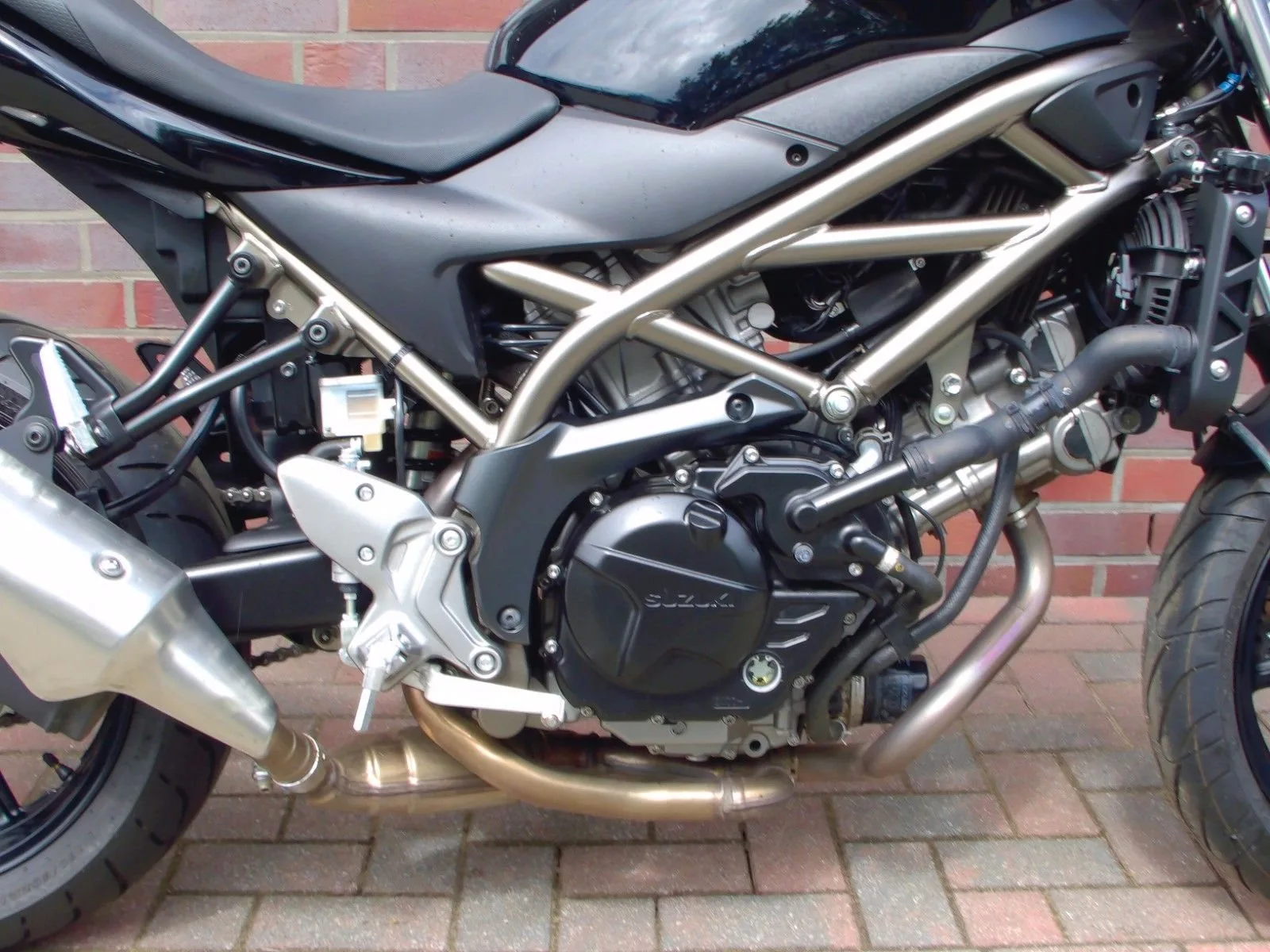 Suzuki SV650 ABS 1. Hand