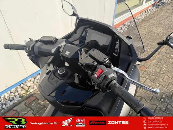 Honda Forza 750