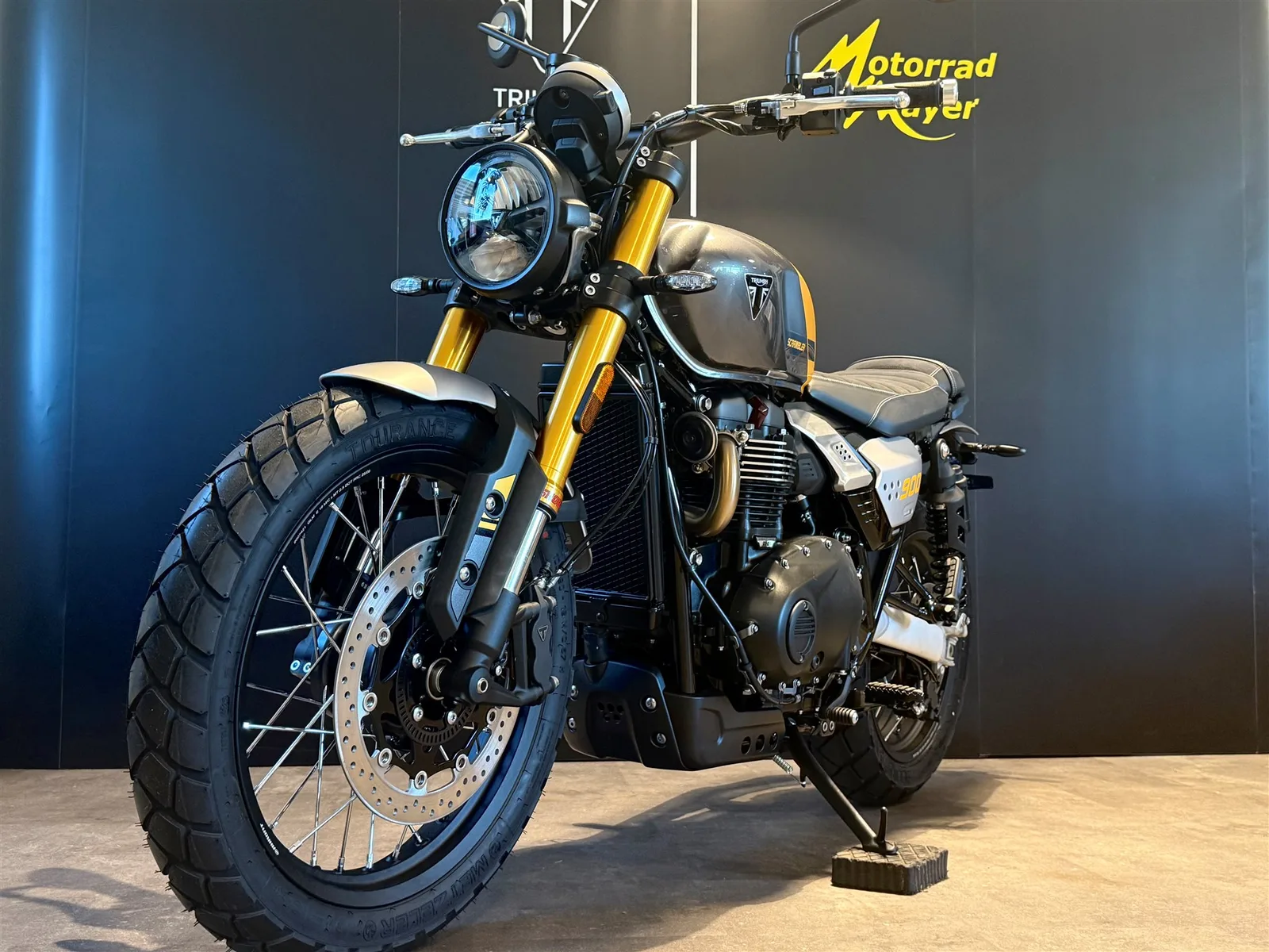 Triumph Scrambler 900 Mineral Grey / Cosmic Yellow
