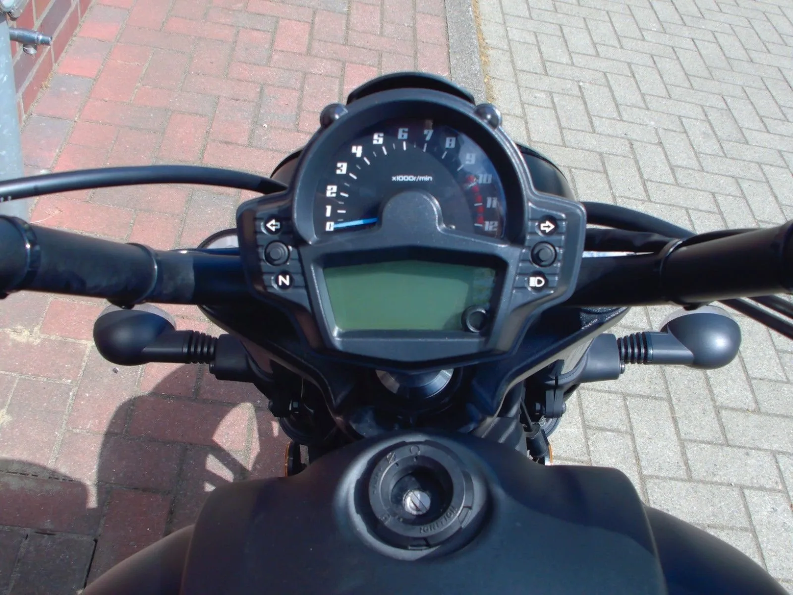 Kawasaki Vulcan S ABS 1. Hand