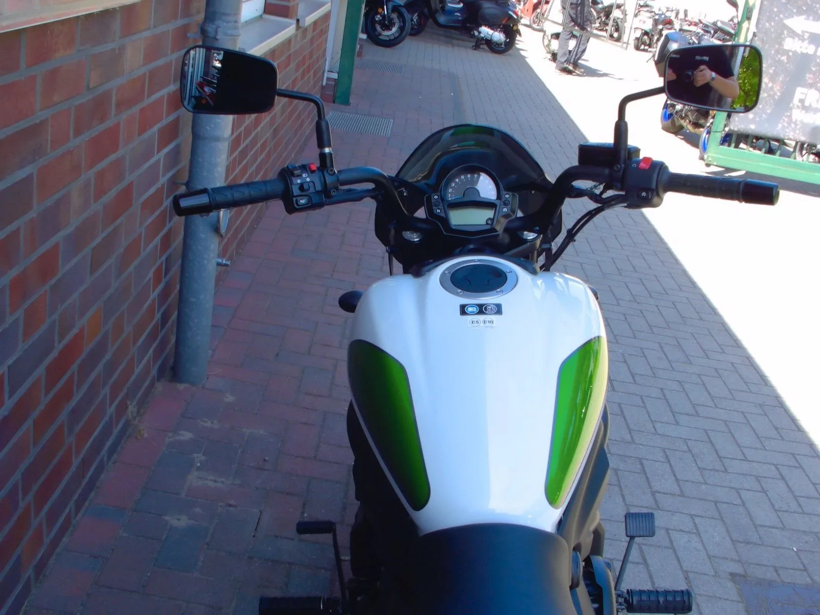 Kawasaki Vulcan S ABS 1. Hand