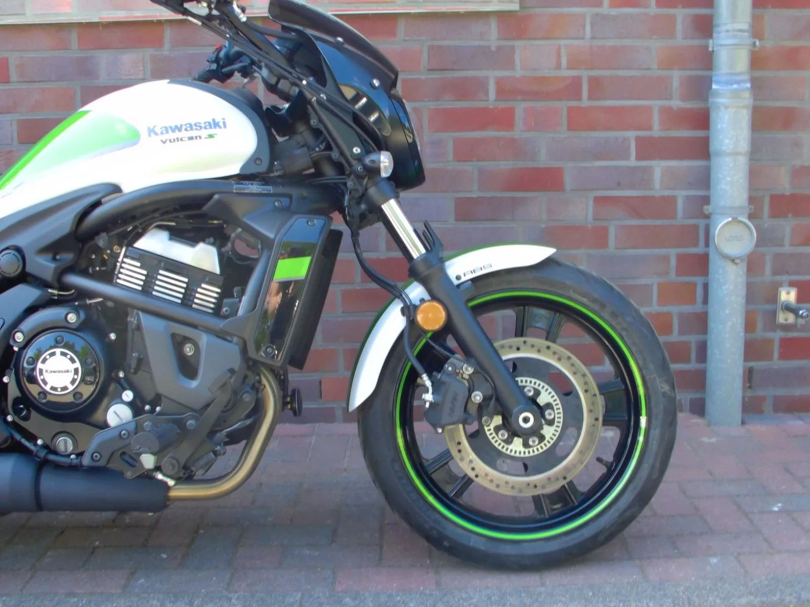 Kawasaki Vulcan S ABS 1. Hand