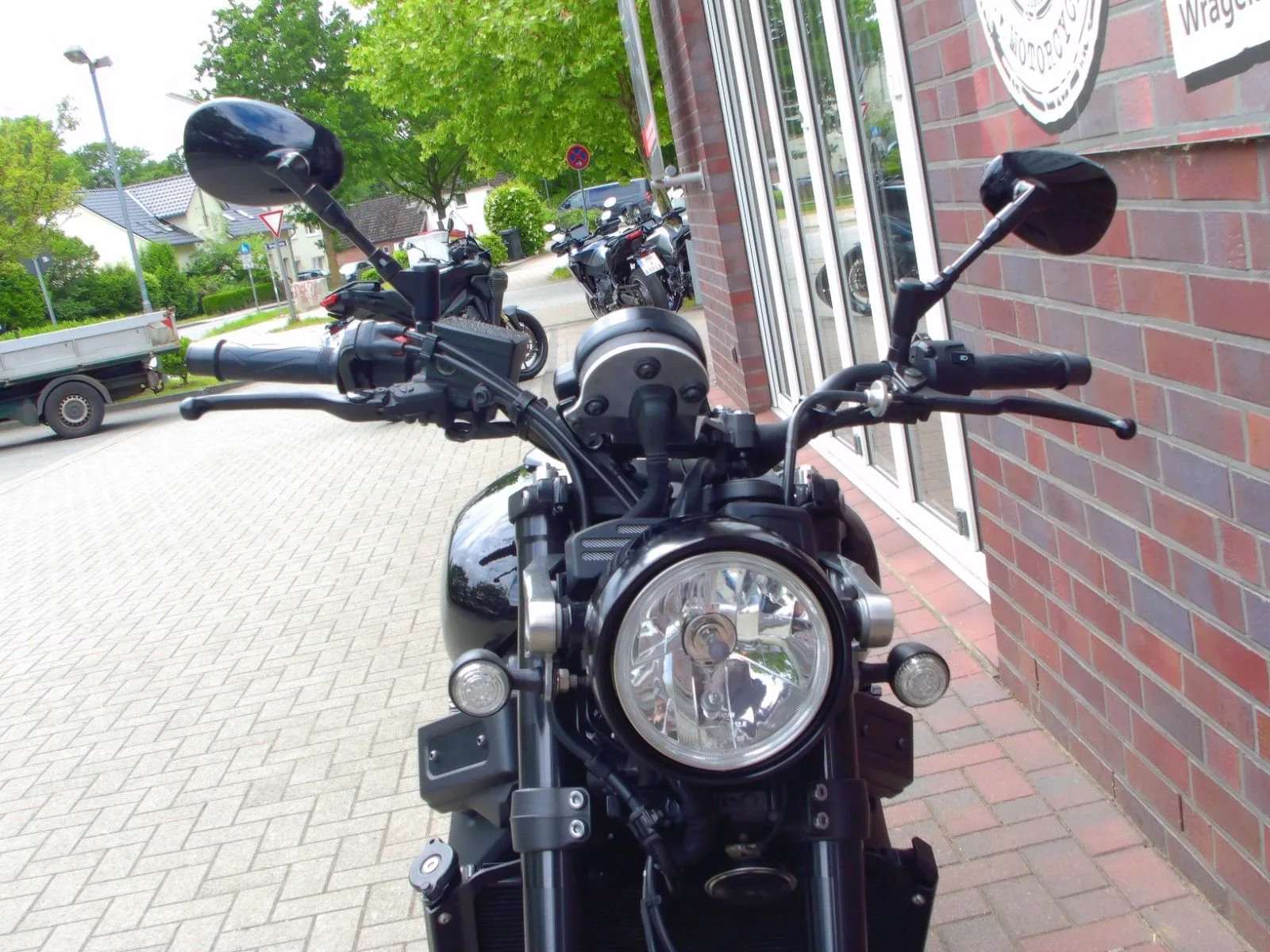 Yamaha XSR900 ABS 1. Hand