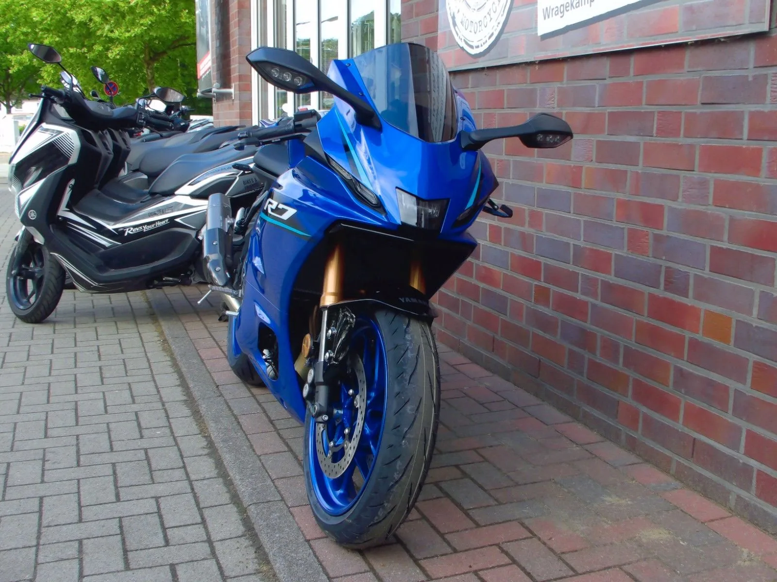 Yamaha R7