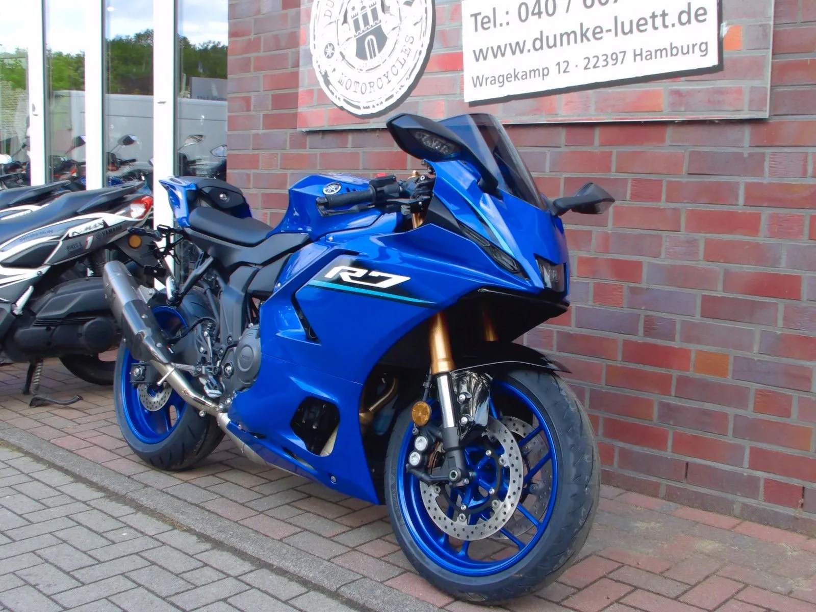 Yamaha R7