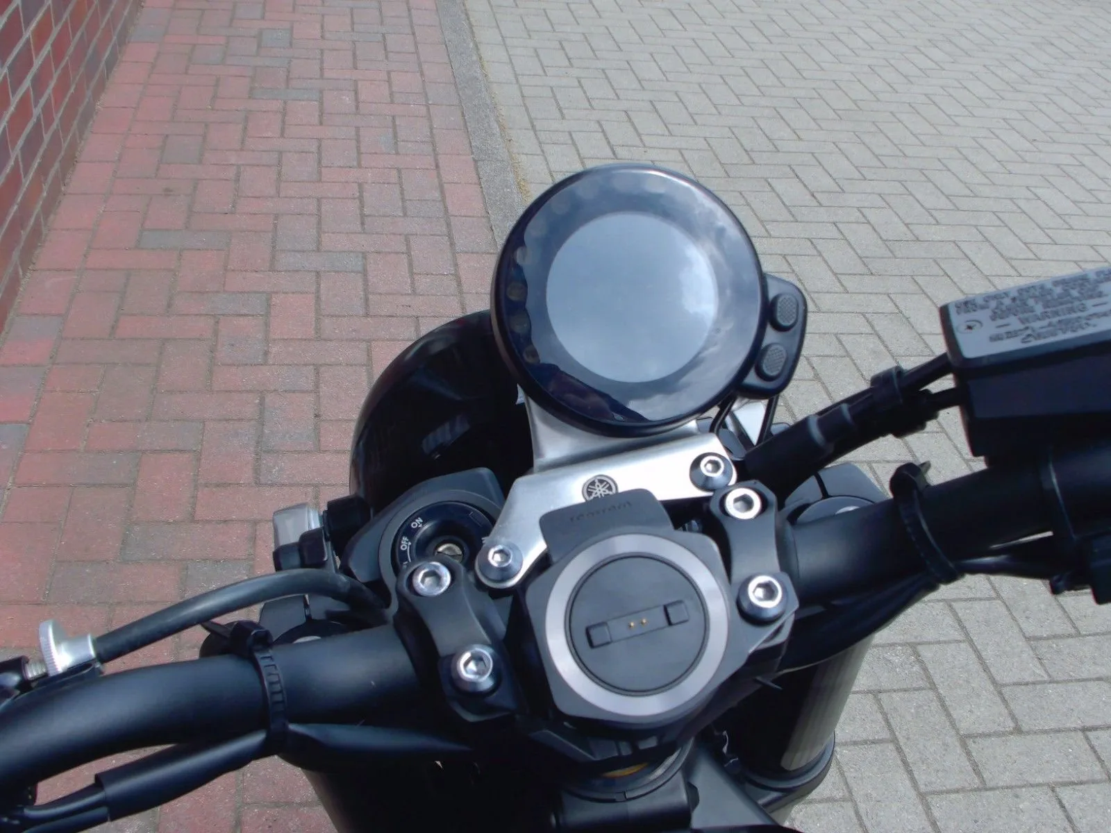 Yamaha XSR900 ABS 1. Hand