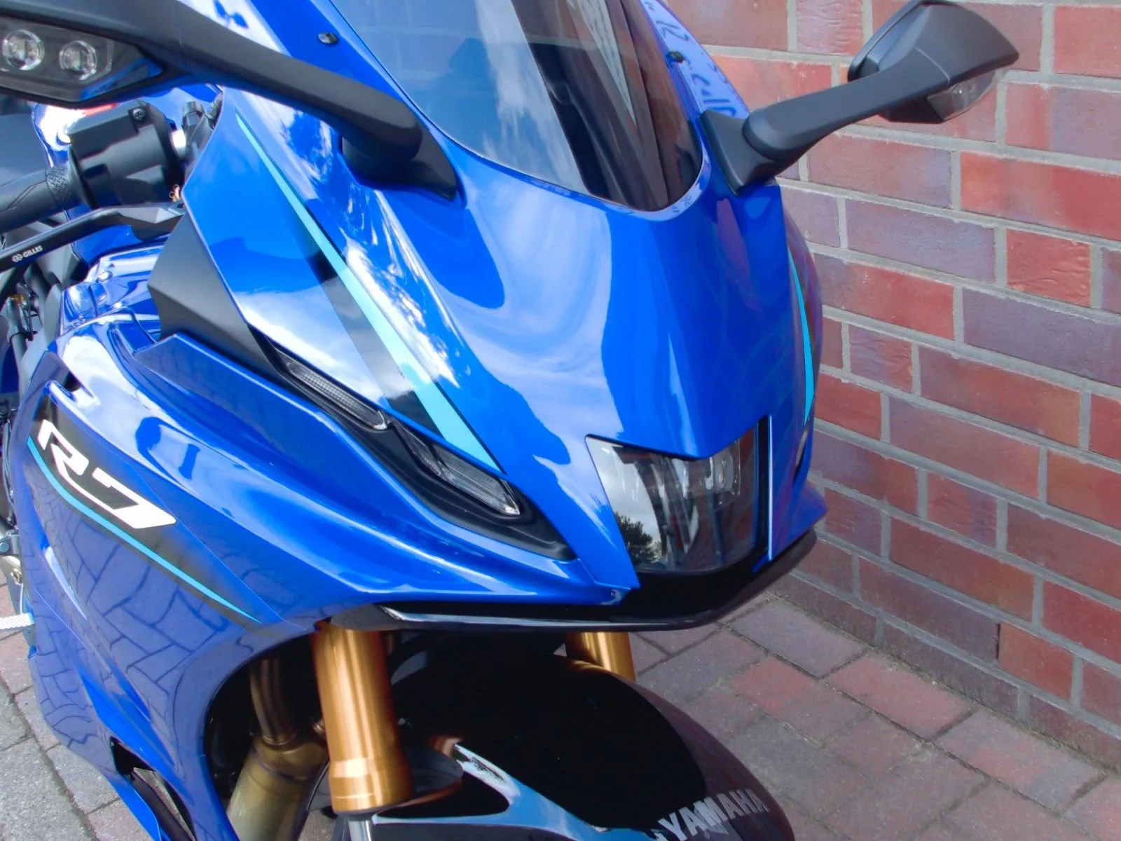 Yamaha R7