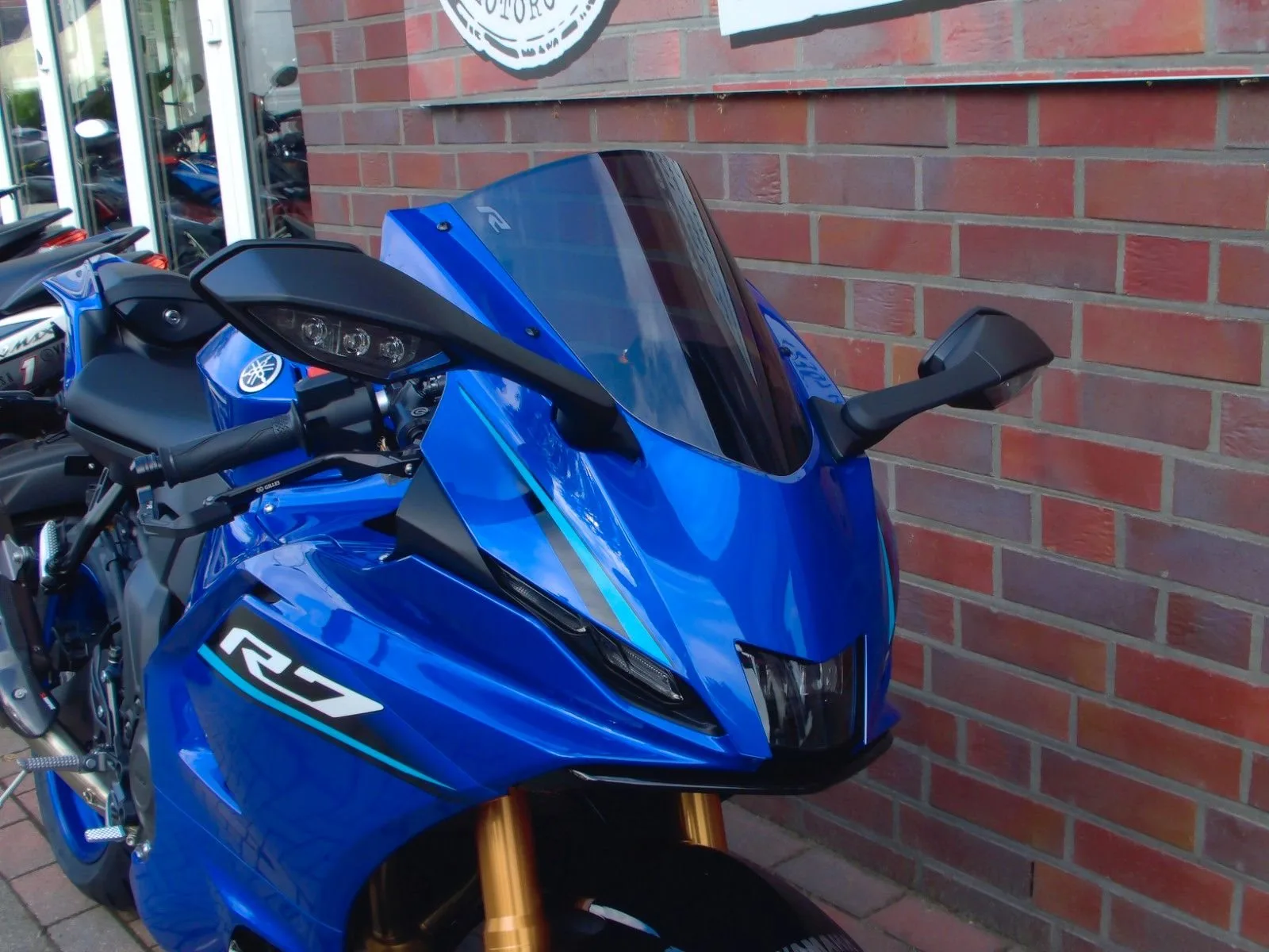 Yamaha R7