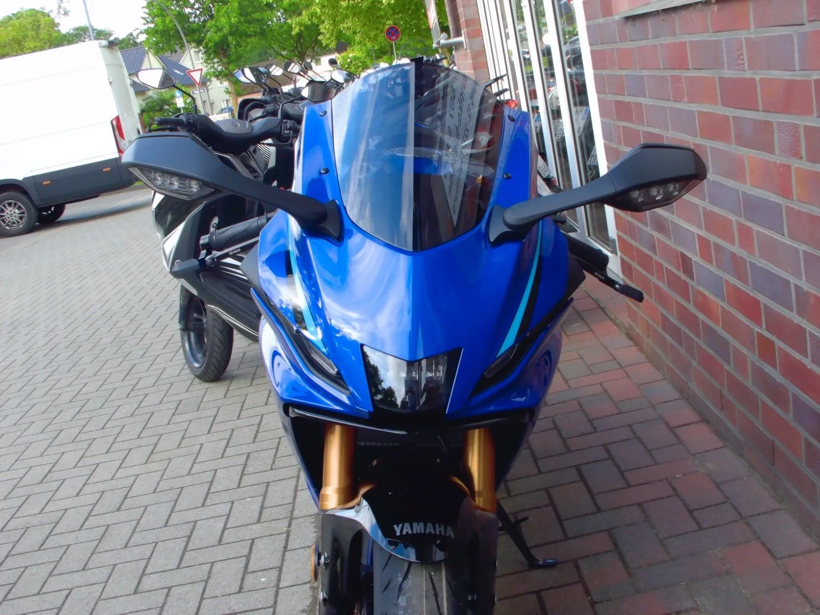 Yamaha R7