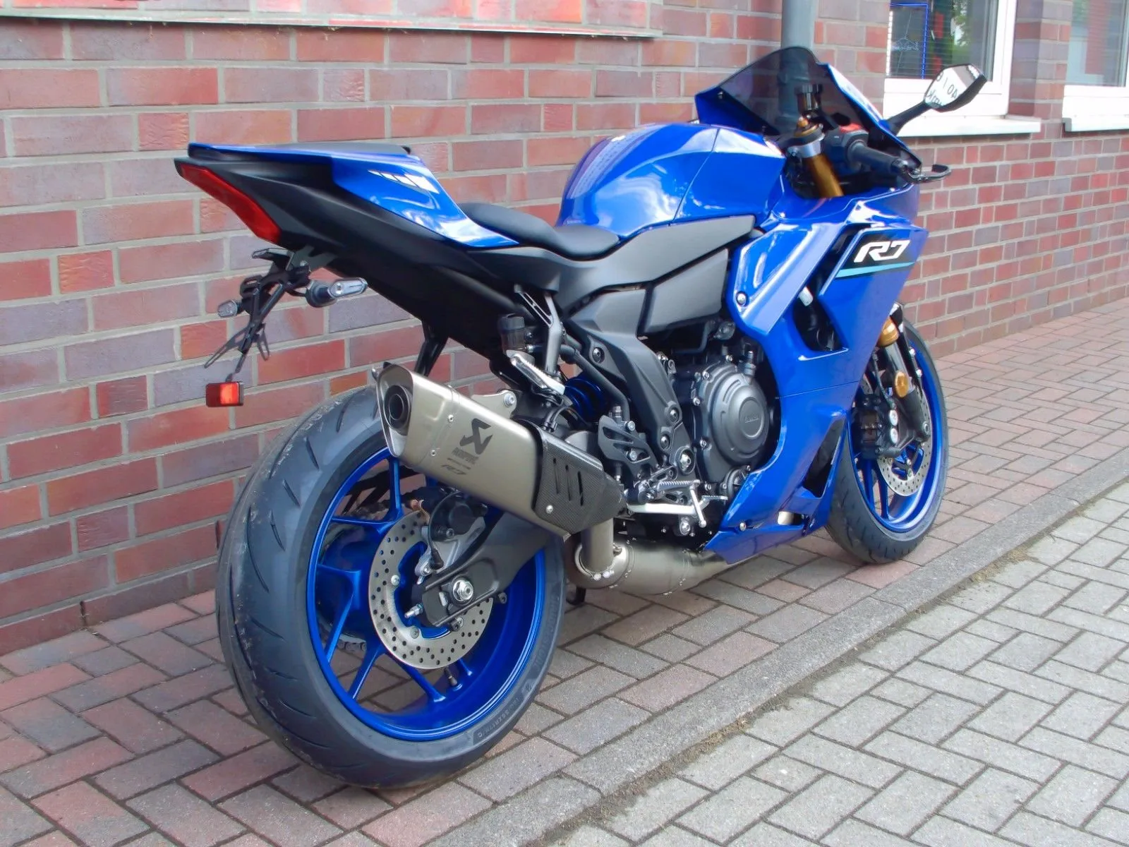 Yamaha R7