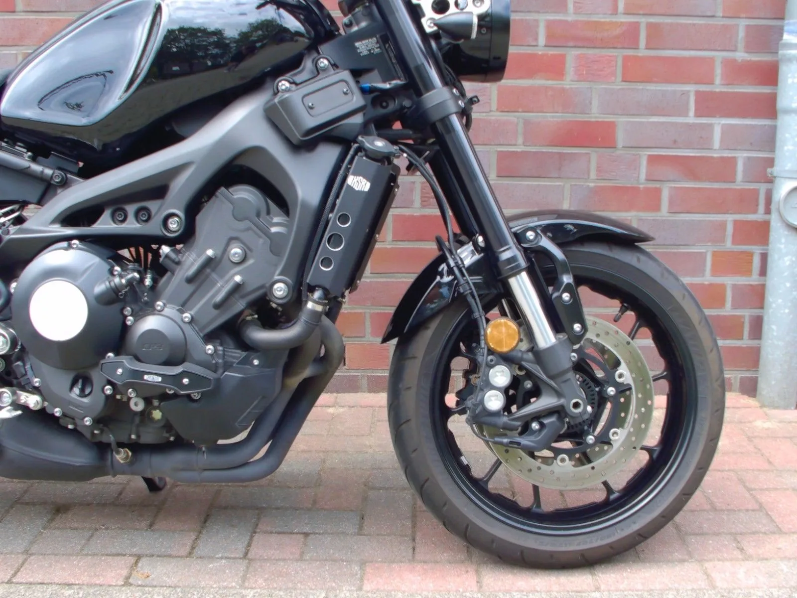 Yamaha XSR900 ABS 1. Hand