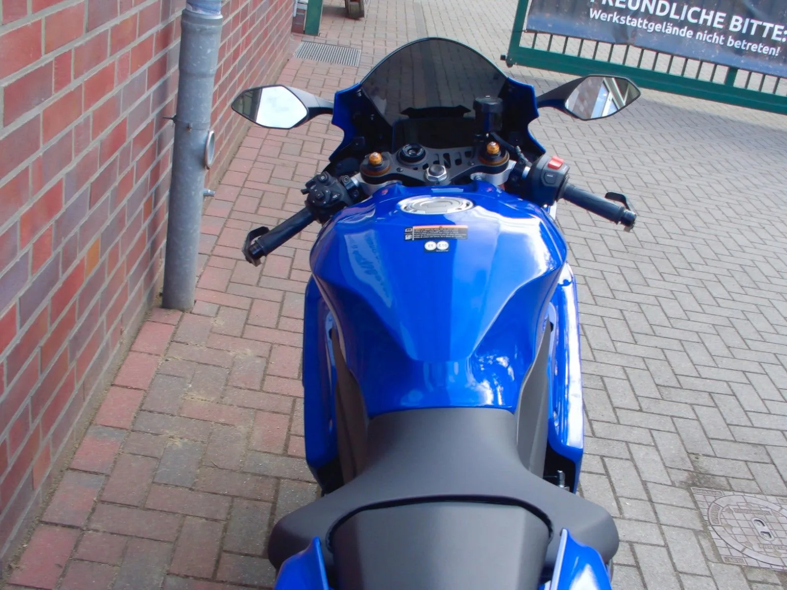 Yamaha R7