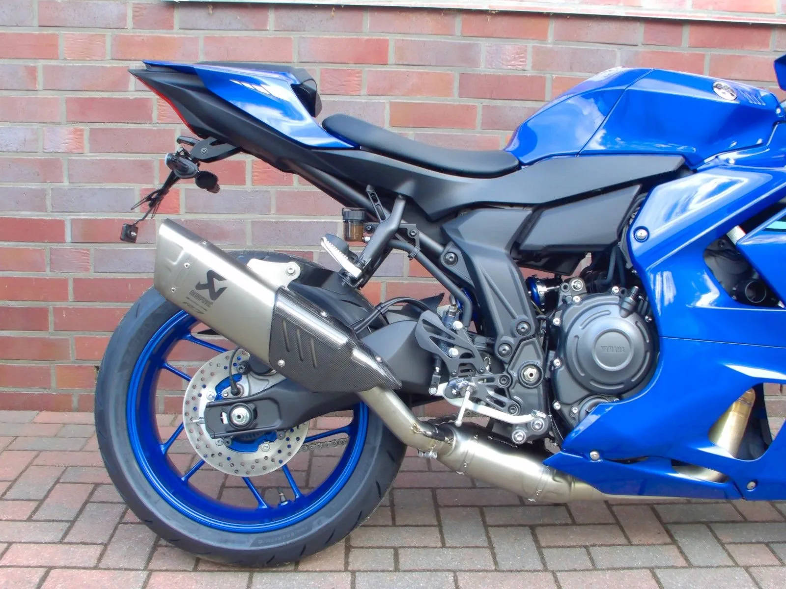 Yamaha R7