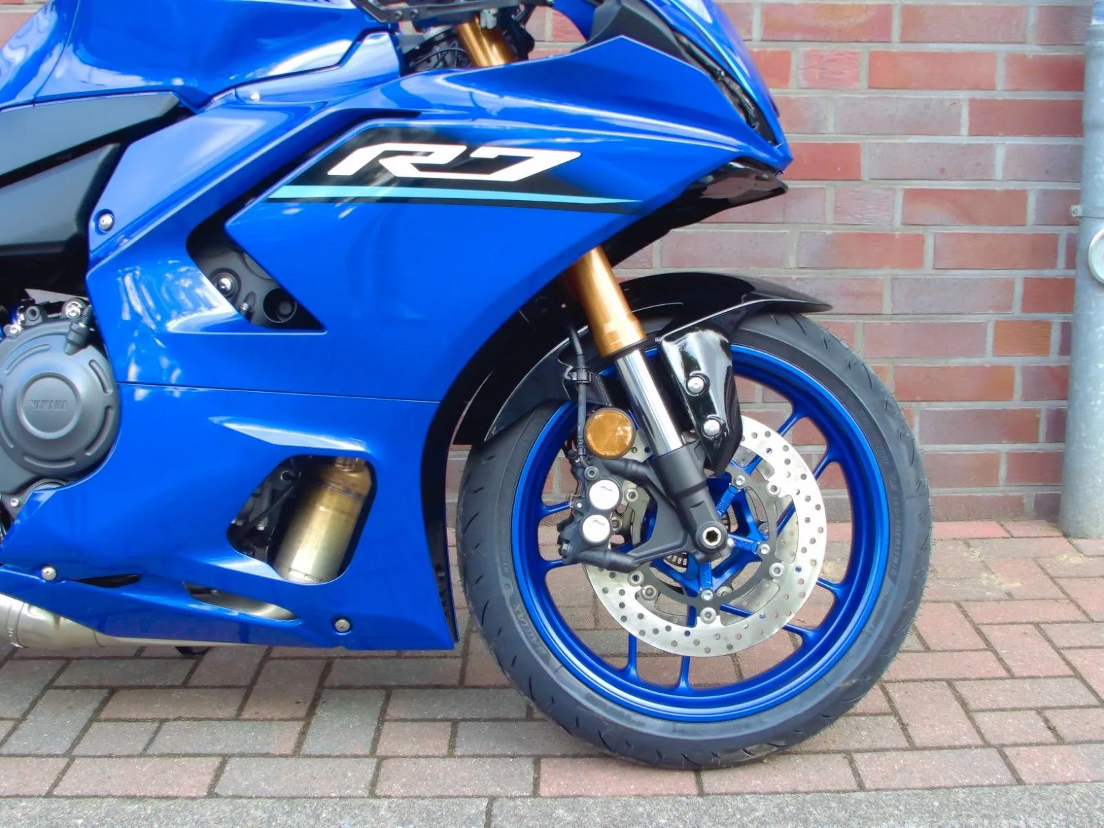 Yamaha R7