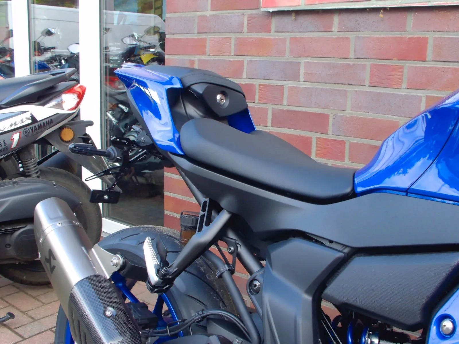 Yamaha R7