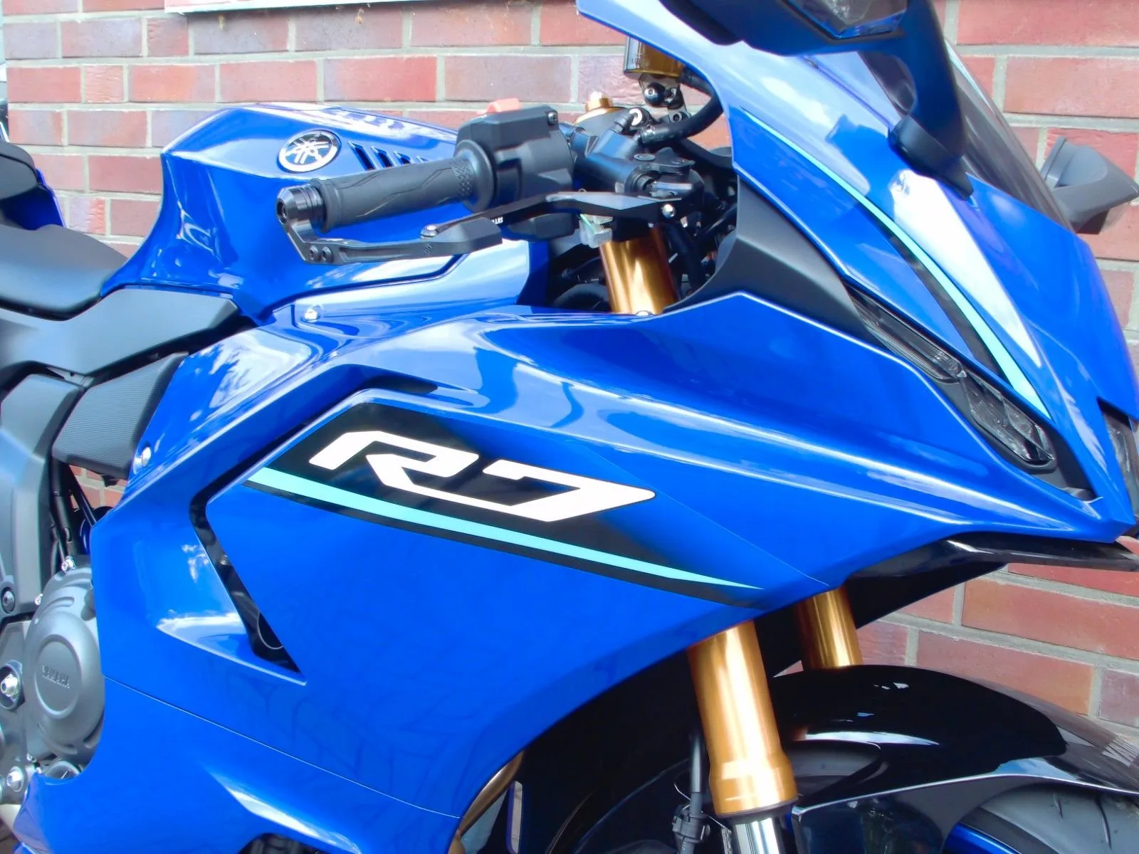 Yamaha R7