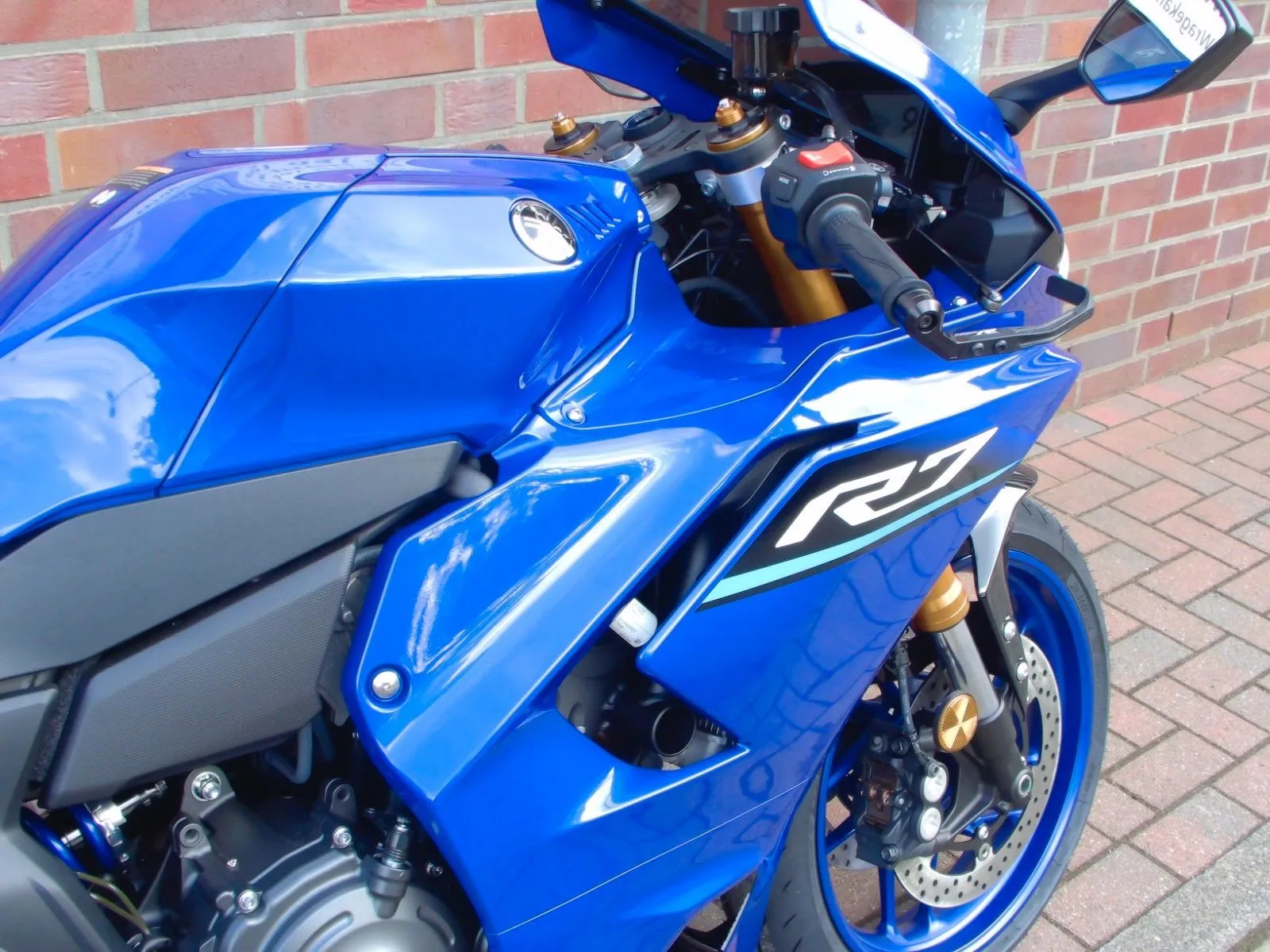 Yamaha R7