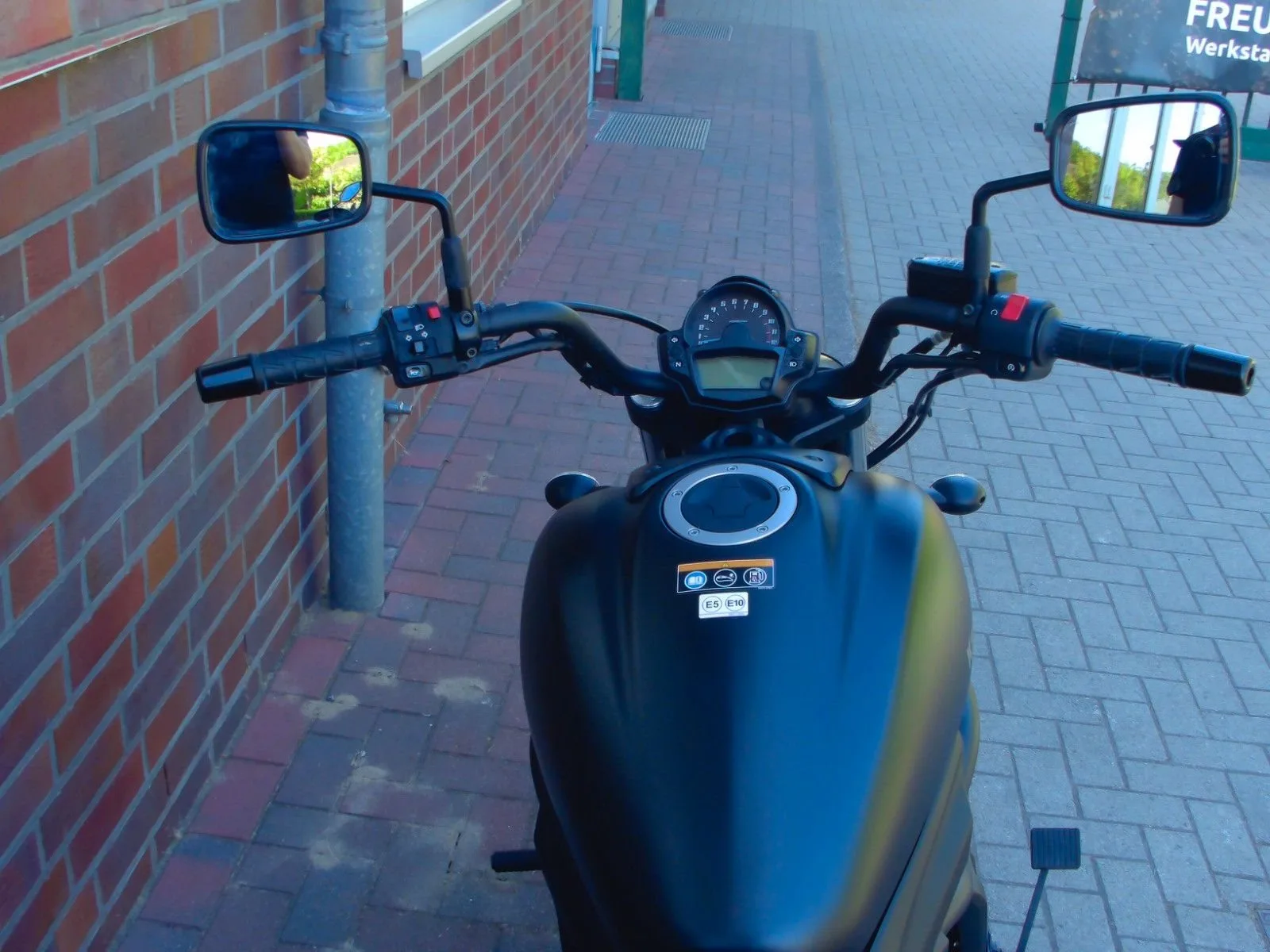 Kawasaki Vulcan S ABS 1. Hand