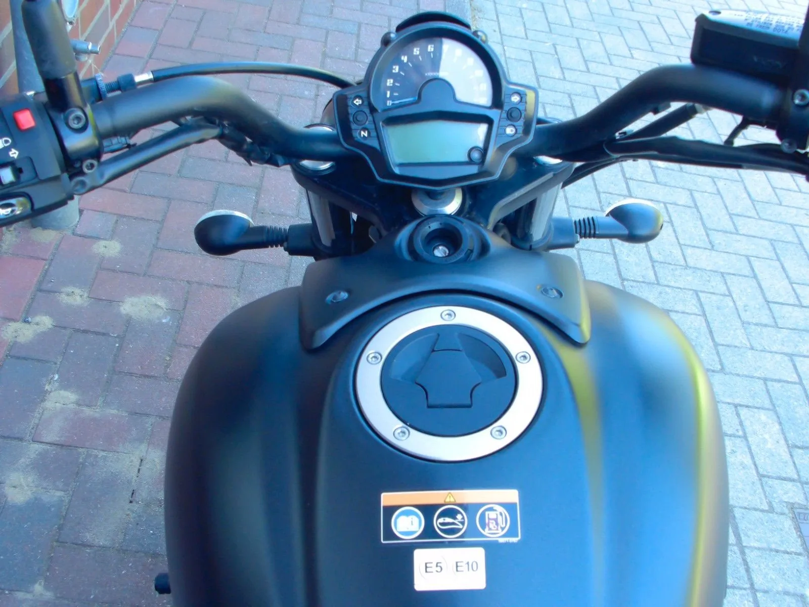 Kawasaki Vulcan S ABS 1. Hand