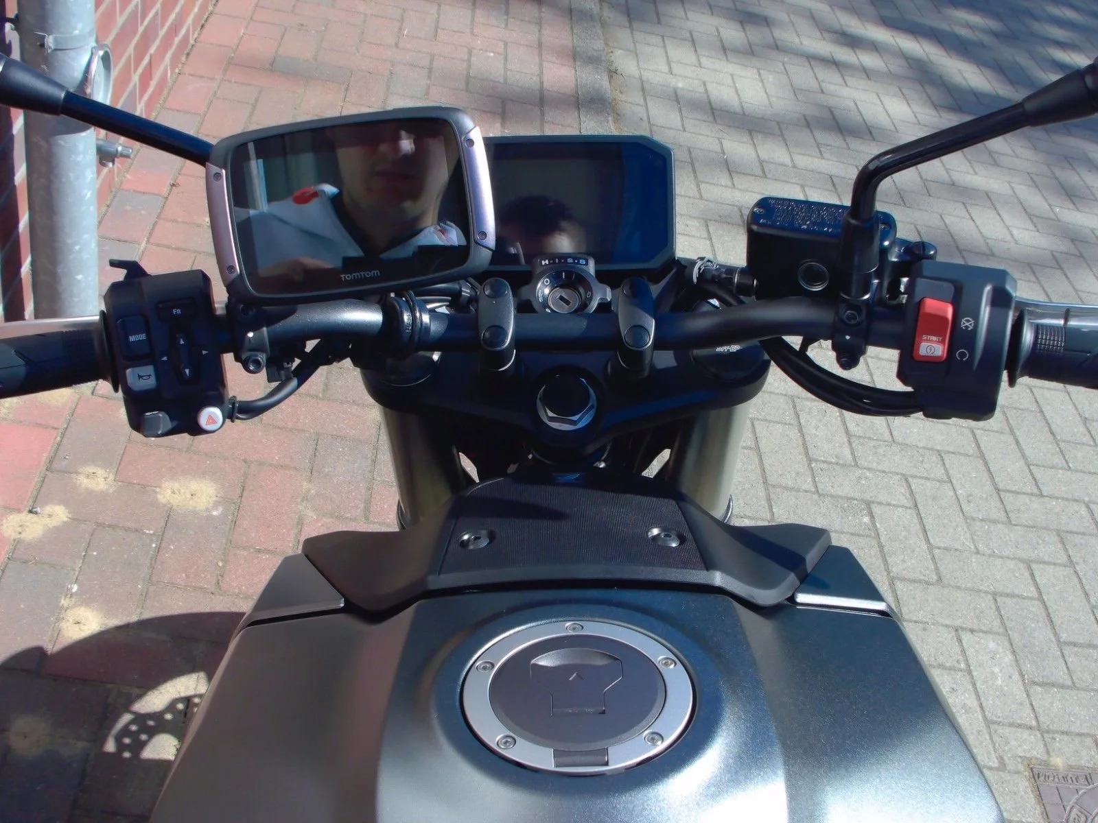 Honda CB750 Hornet CB 750 Hornet ABS \* 1. Hand \*