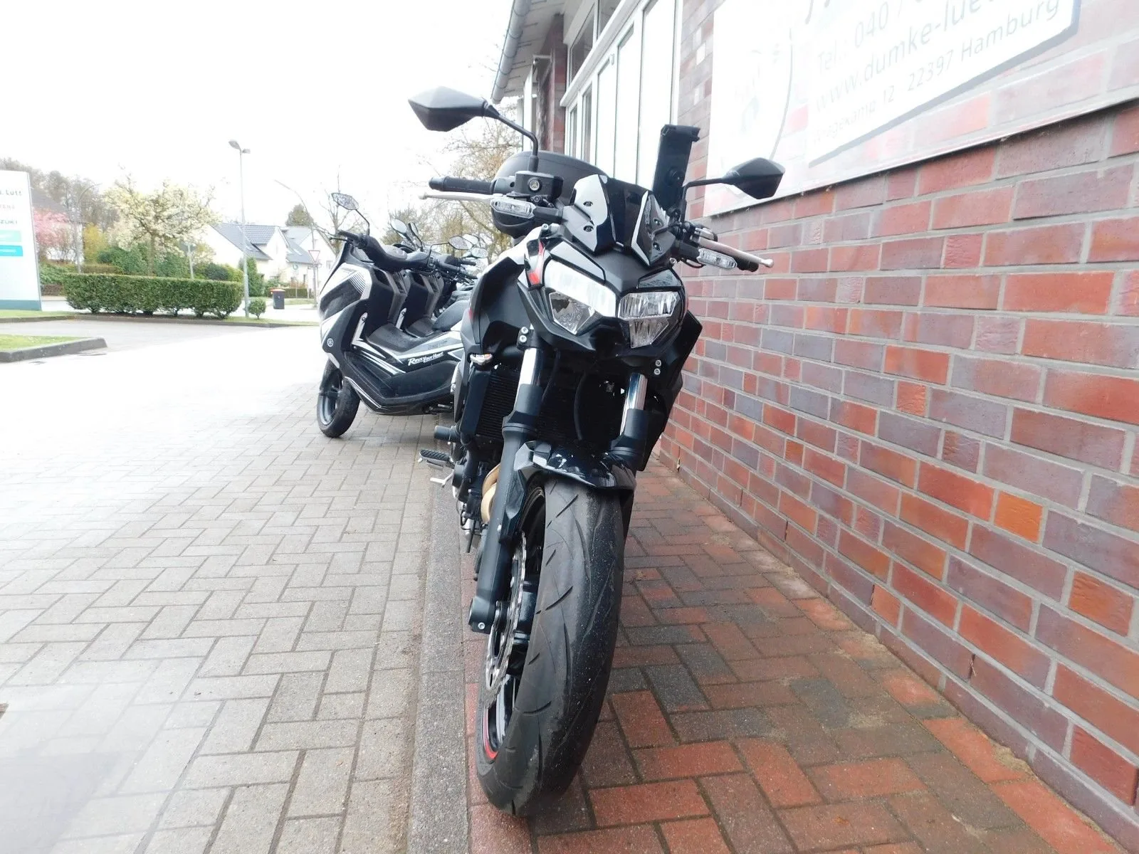 Kawasaki Z650 ABS 1 Hand