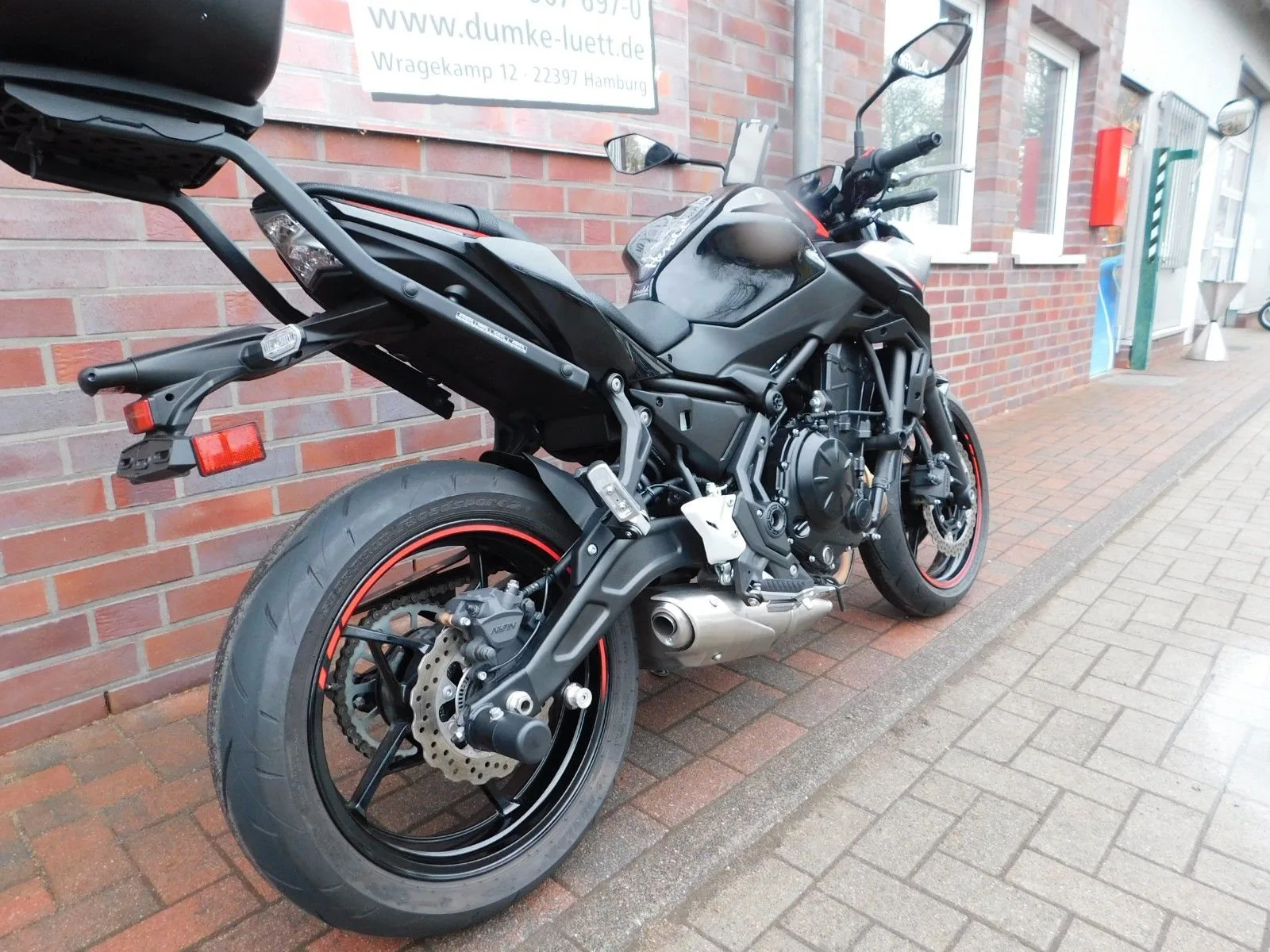 Kawasaki Z650 ABS 1 Hand