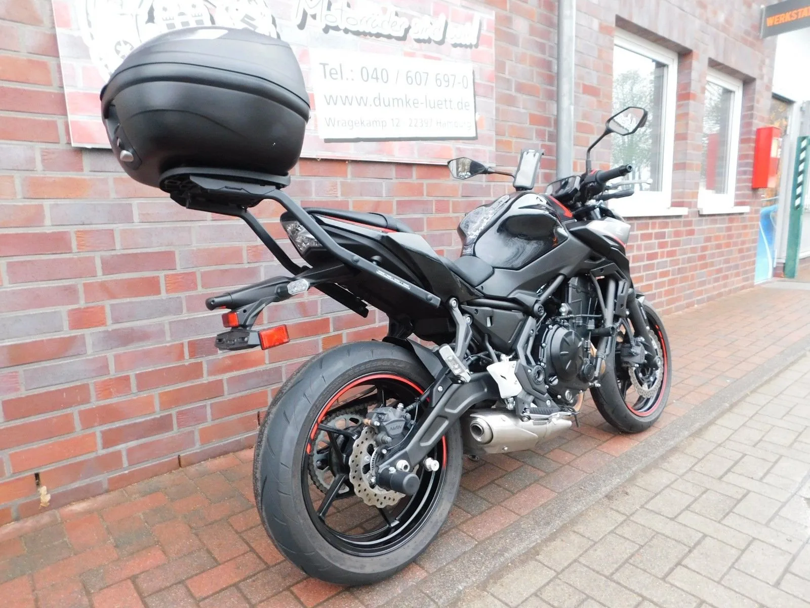 Kawasaki Z650 ABS 1 Hand