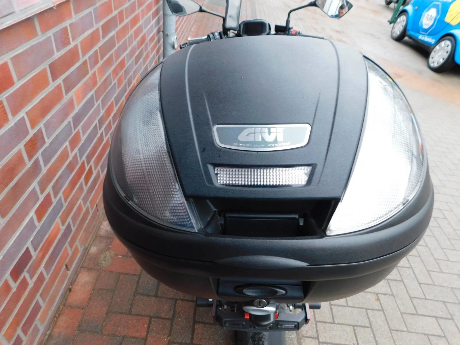 Kawasaki Z650 ABS 1 Hand